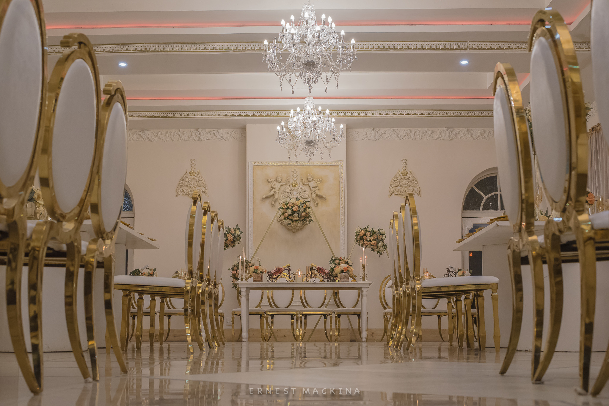 Gold details in Selborne Hall